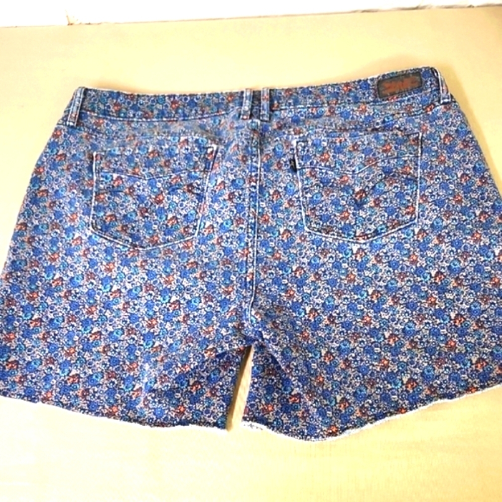 Levis Floral Denim Shorts  Size 20